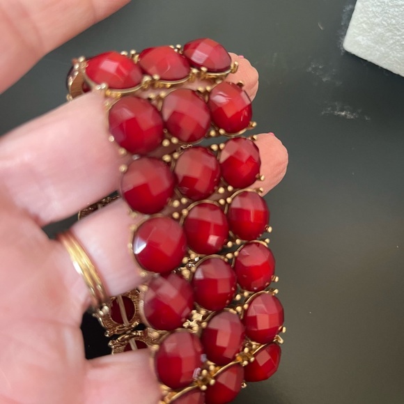 Vintage Rich Sparkly Red Stretch Bracelet Beaded with Gold Underlay - Picture 4 of 13
